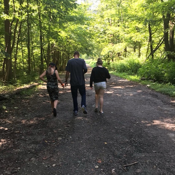 Meet your Posher, Rachael I go by Rae! Thanks 🙏 - Picture 6 of 8